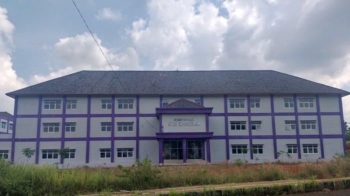 DANA HIBAH RP 30 M Penampakan Gedung rektorat STAI Al-Ruzhan yang berada di Kampung Cibeureum, Cilangkap, Manonjaya, Kabupaten Tasikmalaya, Selasa (29/4/2025).
