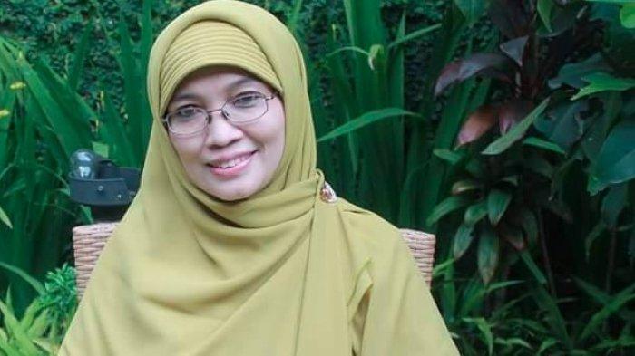 Teh Ninih, istri Ustaz AA Gym.