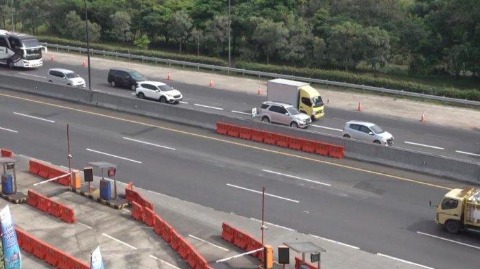 ARUS LALU LINTAS - Kondisi arus lalu lintas di ruas jalan Tol Jakarta-Cikampel menuju ruas jalan Tol Trans Jawa pada H-6 Lebaran 2025, Selasa (25/3/2025).