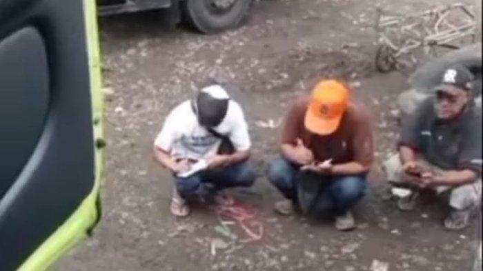 PARKIR RP 50 RIBU - Potongan video yang memperlihatkan 3 orang yang meminta parkir Rp 25 ribu pada sopir truk di parkiran samping Ramayana, Kecamatan Citamiang Kota Sukabumi.