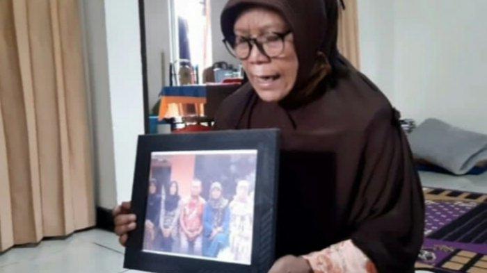 Yeti kakak tertua Tuti di Desa Jalan Cagak Kecamatan Jalan Cagak Kabupaten Subang