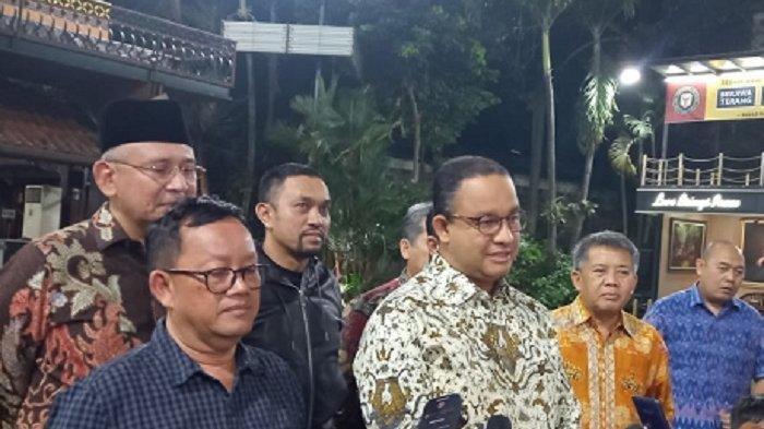 Anies Baswedan setelah bertemu dengan Ketua Majelis Tinggi Partai Demokrat Susilo Bambang Yudhoyono (SBY) di Cikeas, Jawa Barat, Jumat (25/8/2023) malam.