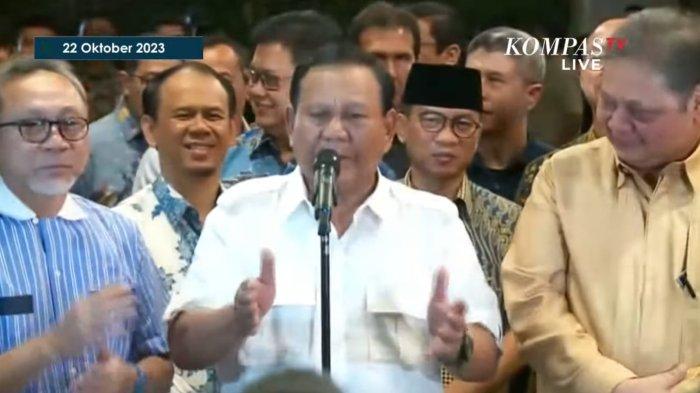 Bakal capres Prabowo Subianto mengumumkan Gibran Rakabuming menjadi cawapresnya, di kediamanya, Jalan Kertanegara, Jakarta Selatan, Minggu (22/10/2023).