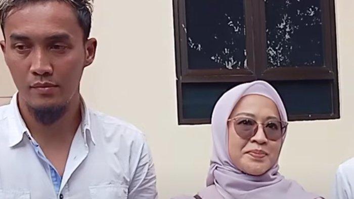 Beda reaksi yang diperlihatkan pasangan selebritis Okie Agustina dan Gunawan Dwi Cahyo ketika disinggung ada orang ketiga di rumah tangga mereka.
