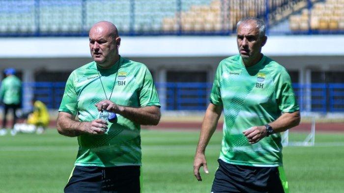 Bojan Hodak pelatih Persib Bandung didampingi asisten baru Goran Paulic merupakan sosok asal Kroasia yang pernah bekerja sama di Johor Darul Tazim (JDT) II. Goran Paulic akan membantu kerja Bojan Hodak di sisa laga Liga 1 2023-2024.