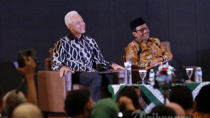 Calon Presiden Ganjar Pranowo bersama Calon Wakil Presiden Mahfud MD saat acara dialog terbuka bersama Muhammadiyah di Kampus Universitas Muhammadiyah Jakarta (UMJ) Ciputat, Tangerang Selatan, Banten, Kamis (23/11/2023).
