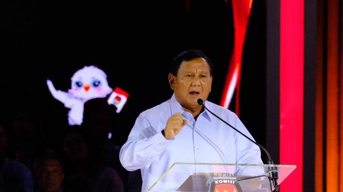 Calon presiden Prabowo Subianto saat mengikuti Debat ketiga Pilpres 2024 di Istora Senayan. Minggu (7/1/2024). Tema Debat Capres ketiga adalah Pertahanan, Keamanan, Hubungan Internasional, Globalisasi, Geopolitik dan Politik Luar Negeri.