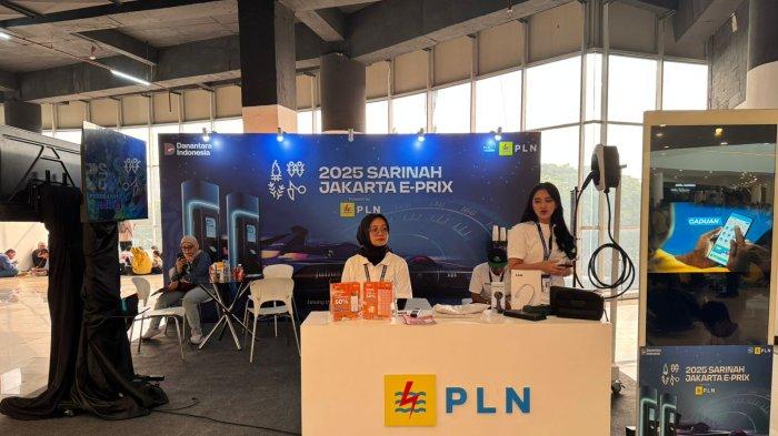 DISKON PLN - PLN Unit Induk Distribusi (UID) ikut berpartisipasi menyemarakan gelaran balap mobil listrik internasional, Jakarta E-Prix 2025 atau Formula E di kawasan Jakarta International ePrix Circuit, Jakarta Utara, Sabtu (21/6/2025). Melalui booth interaktif yang didirikan di event tersebut, PLN menawarkan promo spesial bertajuk 'Gebyar 498 DKI Jakarta'.