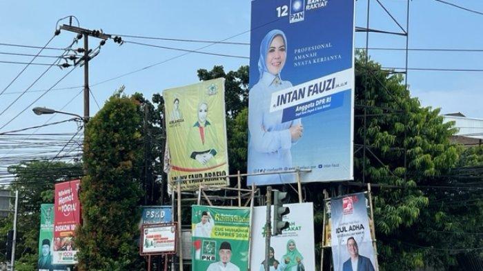 Dereta baliho partai politik yang terpampang di Simpang Pitara, Pancoran Mas, Kota Depok, Senin (3/7/2023).