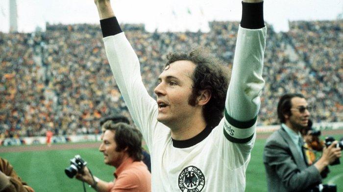 Franz Beckenbauer, legenda sepak bola Jerman yang meninggal di usia 78 tahun.