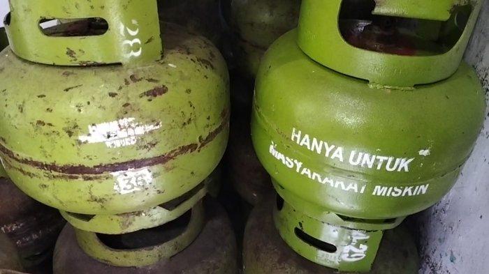 GAS - Stok tabung gas Elpiji 3kg kosong di warung eceran.
