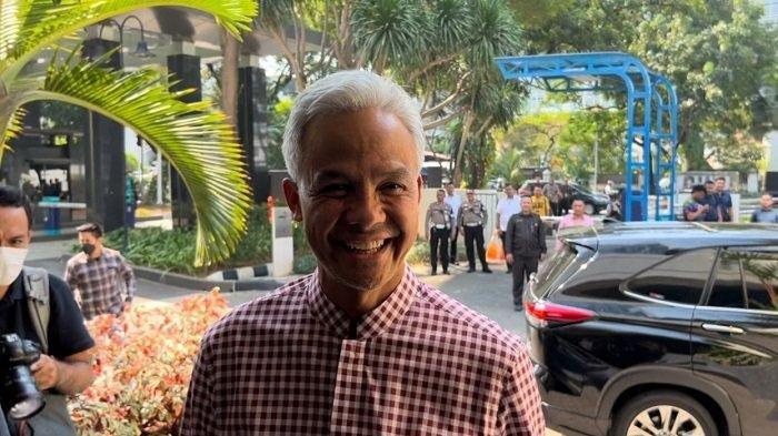 Bakal calon presiden (Capres) dari PDI Perjuangan Ganjar Pranowo turut menghadiri rapat pertemuan ketua umum partai politik bersama Tim Pemenangan Nasional (TPN) di Gedung High End, Jakarta Pusat, pada Rabu (27/9/2023).