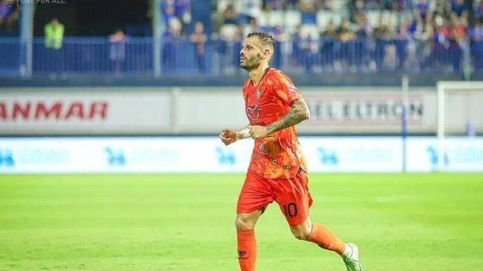 Gelandang Persib Bandung Tyronne Del Pino.