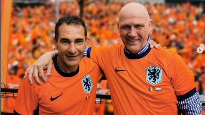 Asisten pelatih baru Timnas Indonesia, Gerald Vanenburg (kiri).
