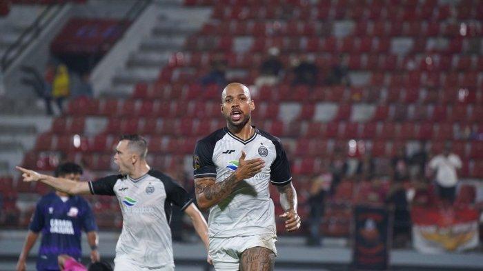 Selebrasi penyerang asing Persija Jakarta, Gustavo Almeida di Piala Presiden 2024.