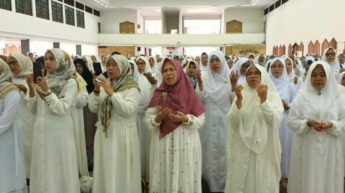 Jemaah Maulid Nabi Muhammad SAW dan Tabligh Akbar 1446 Hijriah di Asrama Haji Jakarta, Sabtu (19/10/2024).