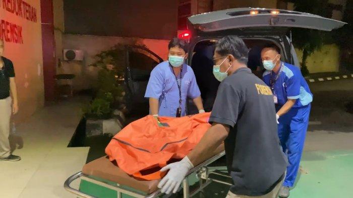Jenazah balita warga Jagakarsa yang dibawa ke Instalasi Forensik RS Polri Kramat Jati, Jakarta Timur, Rabu (6/12/2023)