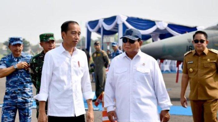 Dalam kunjungan kerjanya ke Jawa Timur, Presiden Joko Widodo (Jokowi) meninjau alat utama sistem persenjataan (alutsista) TNI di Pangkalan TNI AU Iswahjudi, Kabupaten Magetan pada Jumat, (8/3/2024) didampingi Menteri Pertahanan Prabowo Subianto.
