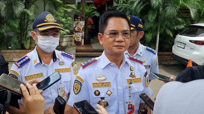 Kadishub Jakarta, Syafrin Liputo saat meninjau Transjakarta koridor 1 bersama Anggota DPRD Jakarta dan jajaran Transjakarta, Rabu (15/1/2025).