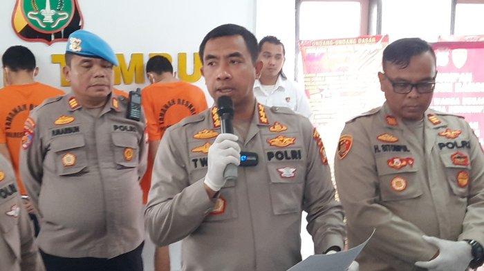 Kapolres Metro Bekasi Kombes Polisi Twedi Aditya Bennyahdi di Mapolsek Tambun, Senin (24/7/2023). (2)