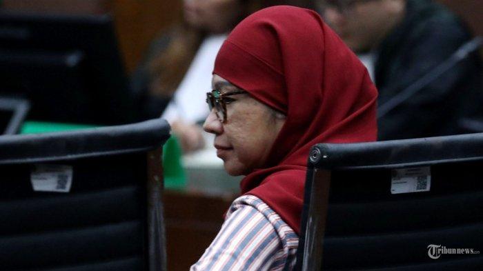 Galaila Karen Kardinah atau Karen Agustiawan, eks Dirut Pertamina, menjalani sidang putusan di Pengadilan Tindak Pidana Korupsi, Jakarta, Senin (24/6/2024). Terdakwa kasus dugaan korupsi liquefied natural gas (LNG) atau gas alam cair ini mendapat vonis sembilan tahun penjara dan denda Rp 500 juta.