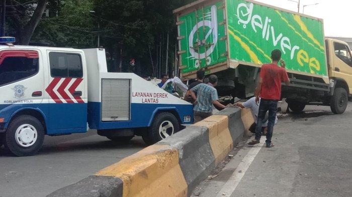Kecelakaan truk box di Kuningan, Jakarta Selatan, Kamis (6/7/2023).