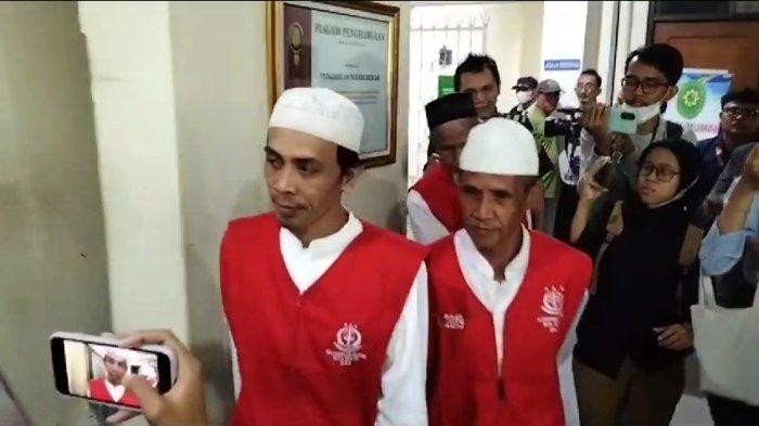 Ketiga tersangka kasus serial killer Bekasi Cianjur Wowon cs saat menjalani sidang di PN Bekasi.