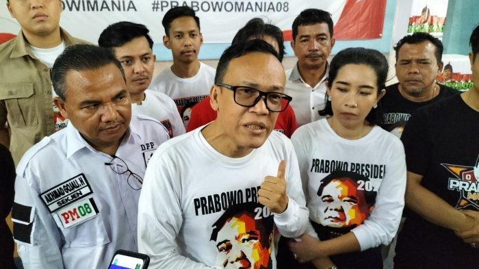 Ketua Umum Prabowo Mania 08 Immanuel Ebenezer saat melantik DPC Kota Bekasi di Gedung Balai Rakyat, Kayuringin Jaya, Bekasi Selatan, Sabtu (15/10/2023).