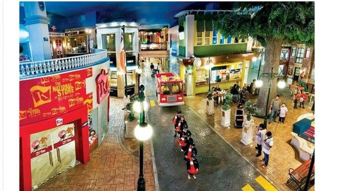 Kidzania merupakan satu di antara edutainment park yang cocok menjadi destinasi tempat liburan untuk anak
