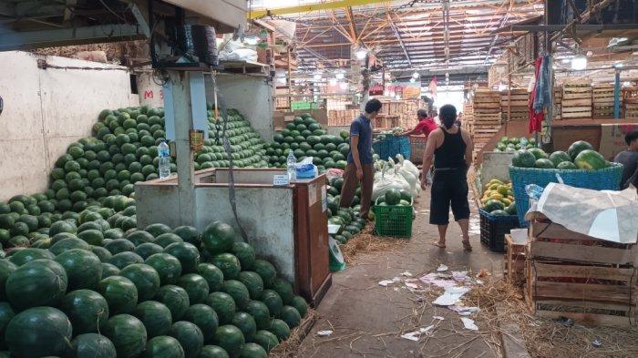 Kios semangka tempat Sutomo diserang seorang pria tidak dikenal hingga tewas, Pasar Induk Kramat Jati, Kramat Jati, Jakarta Timur, Senin (8/1/2024).