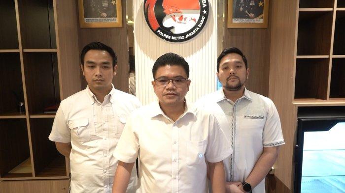 Kasat Reserse Narkoba Polres Metro Jakarta Barat, Kompol Vernal Sambo saat memberikan keterangan kepada wartawan.
