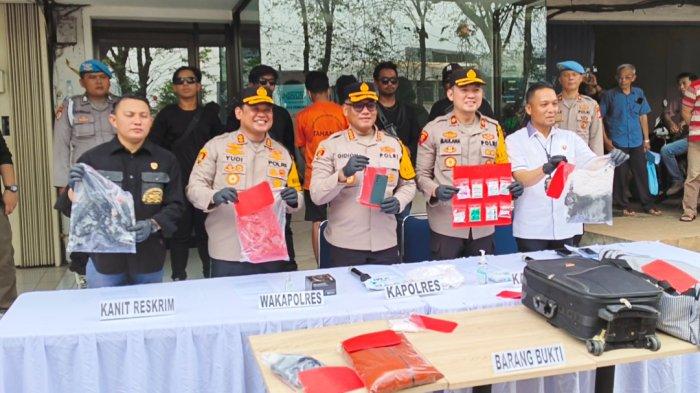 Konferensi pers kasus wanita hamil tewas mengenaskan di Kelapa Gading, Jakarta Utara.