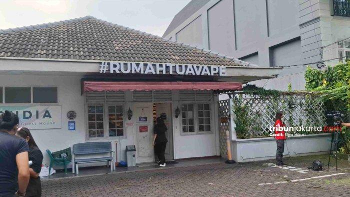 Kosan diplomat muda. Indekos Arya Daru Pangayunan (39) berada satu area dengan toko vape di Jalan Gondangdia Kecil, Menteng, Jakarta Pusat.
TRIBUNJAKARTA.COM/ELGA PUTRA