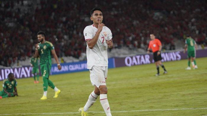 Selebrasi Marselino Ferdinan setelah mencetak gol untuk Timnas Indonesia di Stadion Utama Gelora Bung Karno (SUGBK), Jakarta, pada Selasa (19/11/2024).