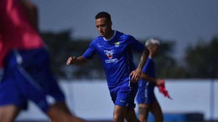 Pemain baru PERSIB Bandung, Mailson Lima menjalani sesi latihan pertama bersama PERSIB di SPOrT Jabar, Arcamanik, Kota Bandung.
