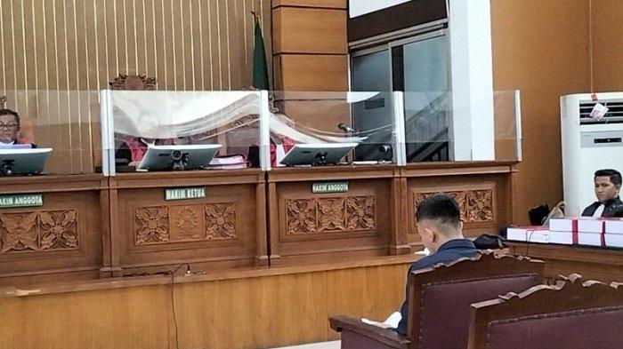 Terdakwa Mario Dandy Satriyo saat membacakan nota pembelaan atau pleidoi dalam perkara penganiayaan David Ozora di Pengadilan Negeri (PN) Jakarta Selatan, Selasa (22/8/2023).