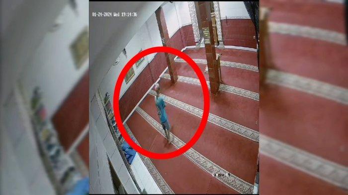 Masjid Jami Al Falah yang berada di Jalan Sunter Kemayoran, RT 004 RW 002 Sunter Jaya, Tanjung Priok, Jakarta Utara dibakar pria tak dikenal, Rabu (24/1/2024) malam.