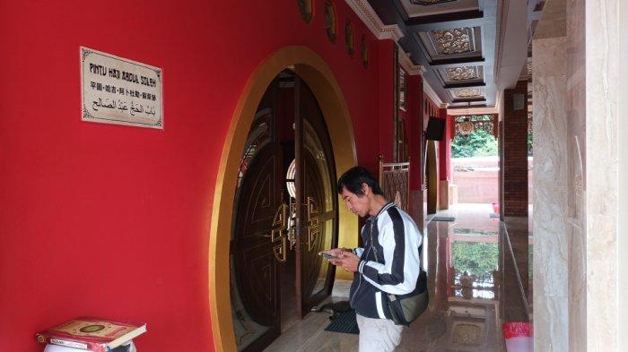 Masjid Tjia Kang Hoo yang memadukan arsitektur Islam, budaya China dan Betawi di Pasar Rebo, Jakarta Timur, Senin (18/3/2024).