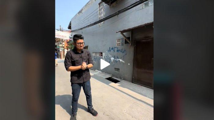 Menillik area samping rumah ditemukan jasad ayah dan bayinya yang sudah membusuk di Koja, Jakarta Utara, Sabtu (28/10/2023).