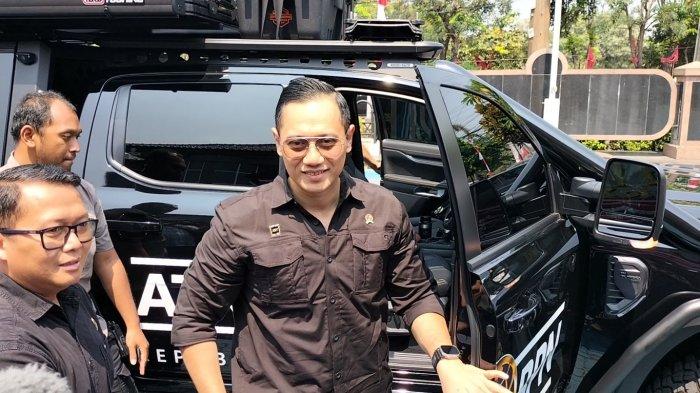 Sopiri rombongan, Menteri ATR/BPN Agus Harimurti Yudhoyono sambangi Kantor Pertanahan Kota Bekasi, Selasa (6/8/2024). (1)