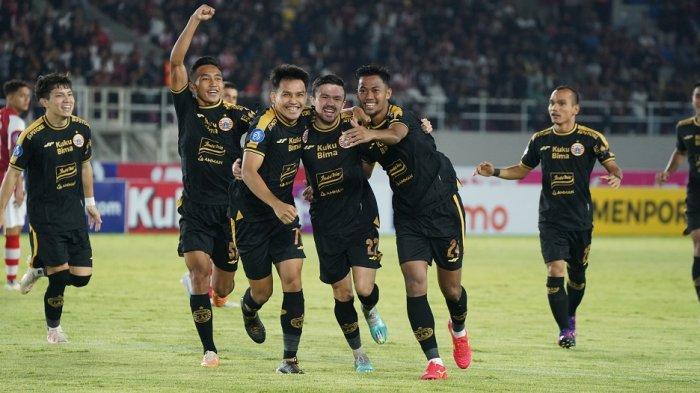 Tuan rumah Persis Solo harus puas bermain imbang 1-1 dengan Persija Jakarta pada hasil Liga 1 2023 pekan 14 di Stadion Manahan, Sabtu (30/9) malam WIB
