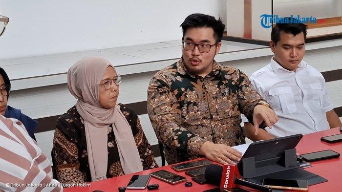 PENGGELAPAN MBG - Mitra dapur Makan Bergizi Gratis (MBG) di Kalibata, Pancoran, Jakarta Selatan, Ira Mesra dan kuasa hukumnya, Danna Harly, menggelar konferensi pers pada Selasa (15/4/2025). TribunJakarta.com/Annas Furqon Hakim