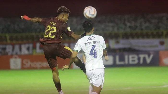Suasana pertandingan PSM Makassar vs Persib Bandung pada laga pekan keempat Liga 1 2023/2024 di Stadion B.J. Habibie Parepare, Sulawesi Selatan, Sabtu (22/7/2023). Persib Bandung yang baru saja ditinggalkan pelatihnya Luis Milla harus menerima kenyataan dikalahkan tuan rumah PSM Makassar, Sabtu (22/7/20230.