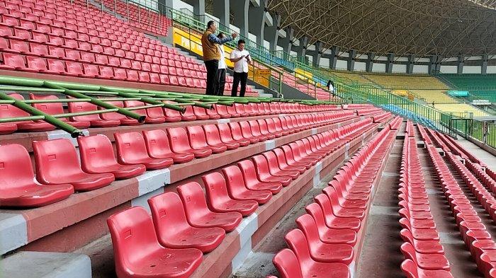 Pagar pembatas Stadion Patriot Candrabhaga Kota Bekasi rusak pasca-laga Persija vs Persib Bandung yang berlangsung pada Minggu (16/2/2025) kemarin. (Yusuf Bachtiar/TribunJakarta.com).