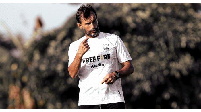Pelatih Persis Solo, Leonardo Medina.