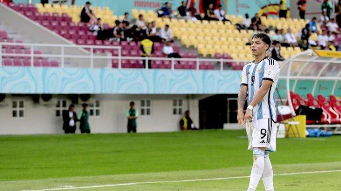 Pemain Timnas Argentina Agustin Ruberto selebrasi seusai menjebol gawang Jerman saat laga semifinal Piala Dunia U17 2023 Indonesia yang berlangsung di Stadion Manahan Solo, Selasa (28/11/2023) sore.