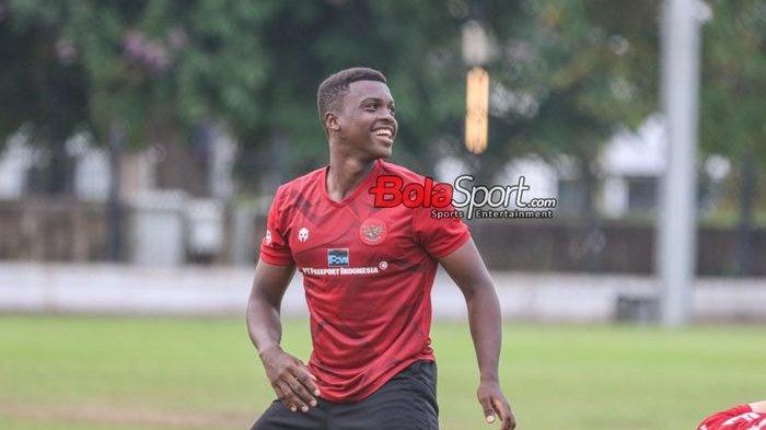 Pemain timnas U-20 Indonesia, Meshal Hamzah Basier Osman, sedang berlatih di Lapangan A, Senayan, Jakarta, Jumat (9/2/2024).