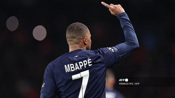 Penyerang Paris Saint-Germain (PSG), Kylian Mbappe merayakan gol kala melawan AC Milan di Parc de Princes pada 25 Oktober 2023. Hasil positif yang didapat PSG atas AC Milan membuat mereka memuncaki Klasemen Liga Champions Grup F.