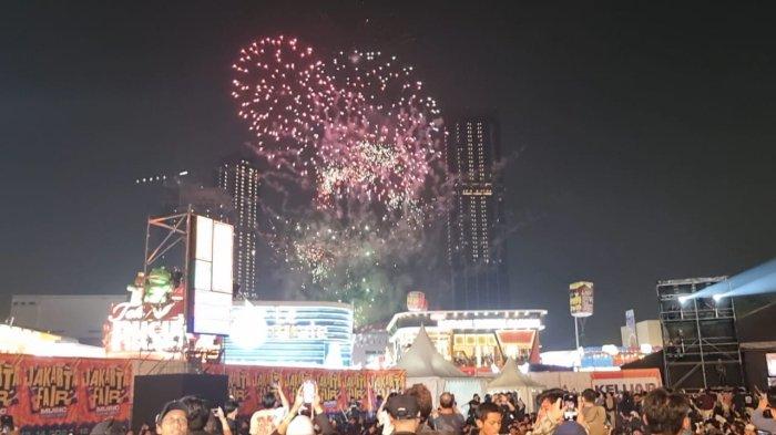 Pesta kembang api memeriahkan malam puncak HUT Ke-496 Jakarta atau malam muda-mudi yang digelar di Jakarta Fair, Jumat (21/6/2024) malam.
