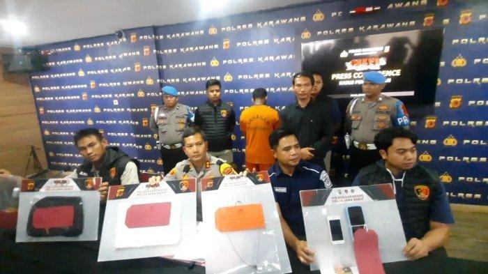 Polres Karawang menangkap pelaku pembunuhan pria bernama Asma (45) yang ditemukan tewas di rumahnya di Desa Manggungjaya, Kecamatan Cilamaya Kulon.